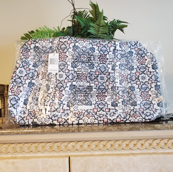 Vera Bradley Large Traveler Duffel Bag Lisbon Medallion Pattern - Picture 4 of 5